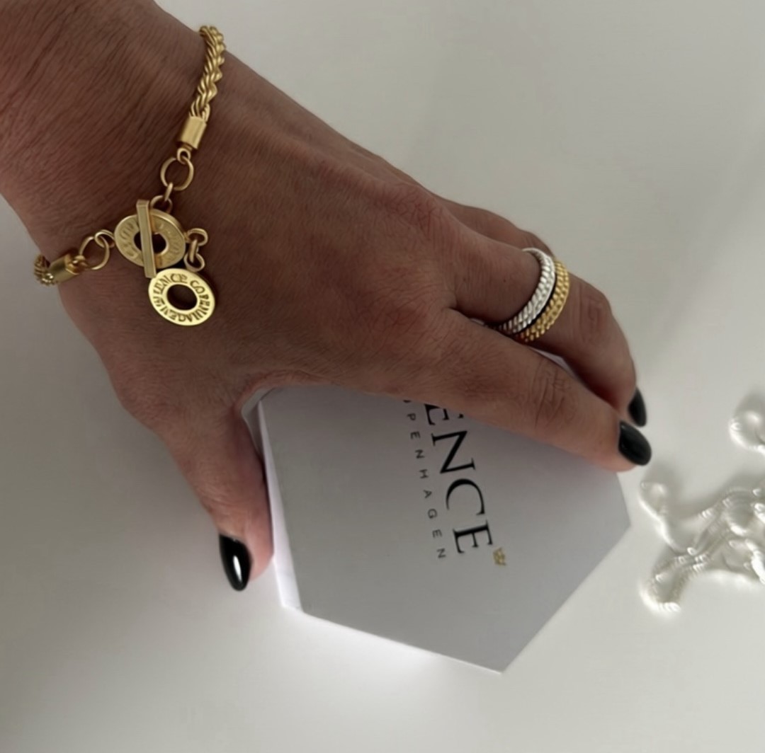 Amelie Ring - Matt gold plated size 7
