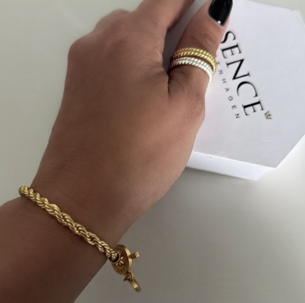 Amelie Ring - Matt gold plated size 9
