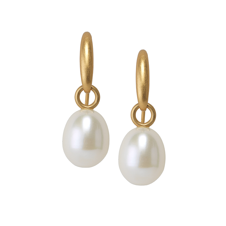 Essentials Sunset earrings with pearls matt gold plated